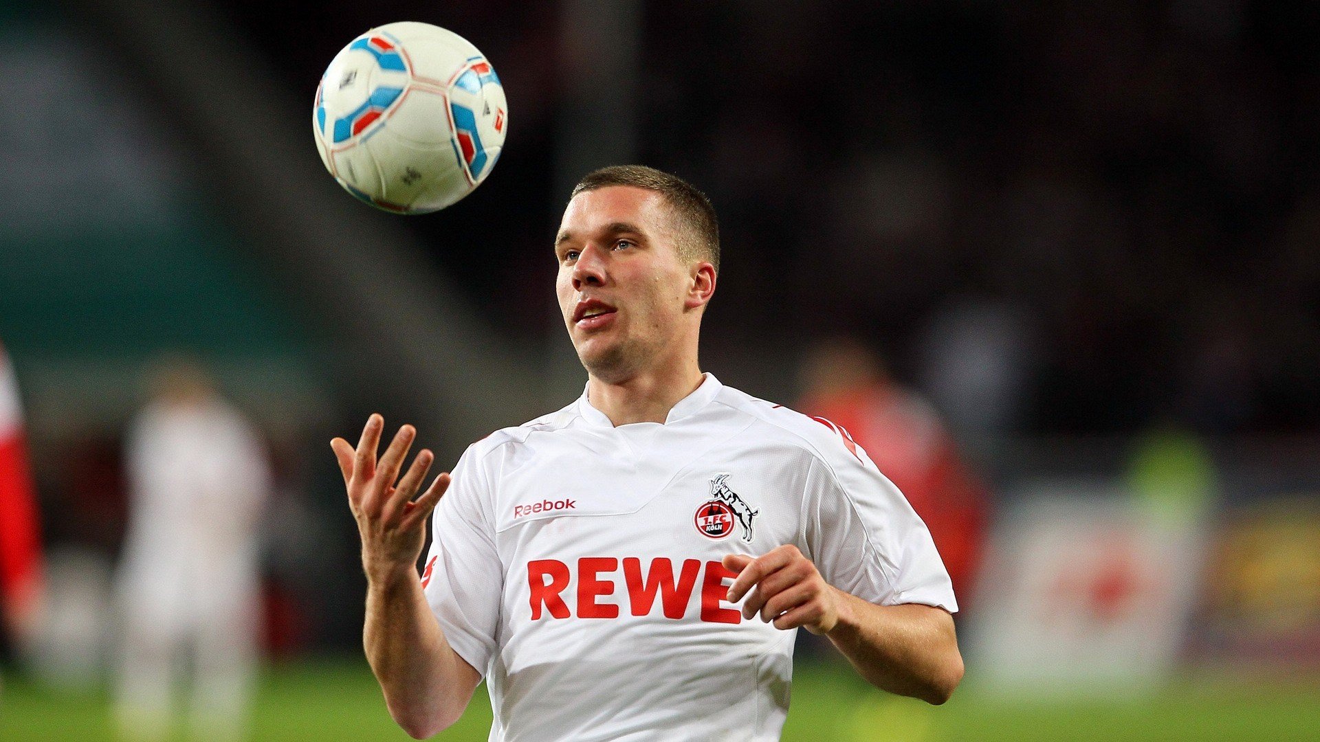 主场比赛安保加强增加观众通道提高安全与流通效率，比赛场合观众需注意什么