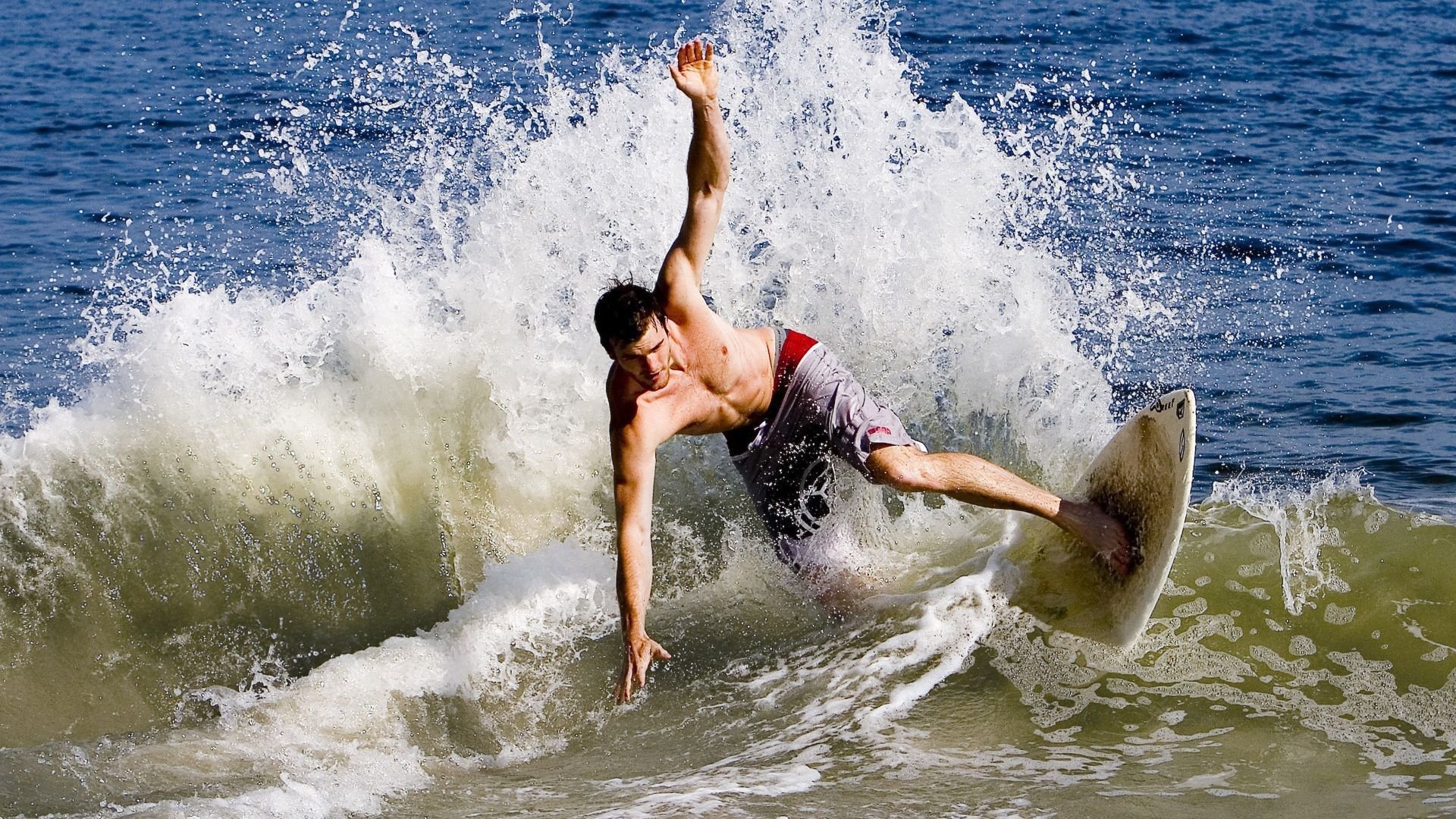 AYX体育-马尔尚泳姿流畅动作完美，马尔尚兄弟酒庄